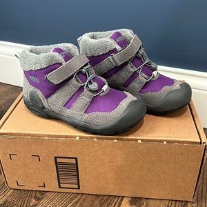 NIB Girls Keen Hiking/Winter Boots Size 2